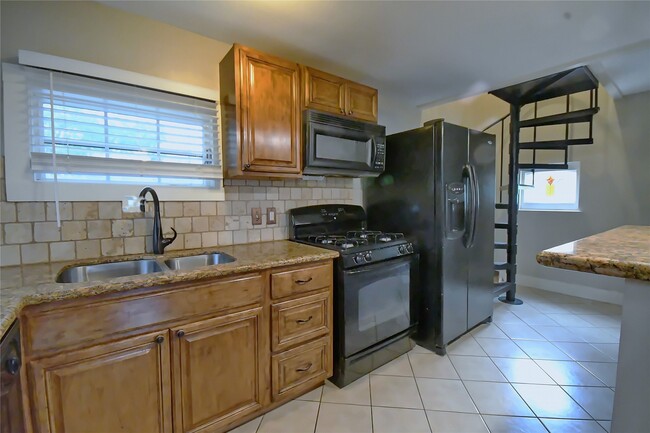 Photo - 1209 Studewood St