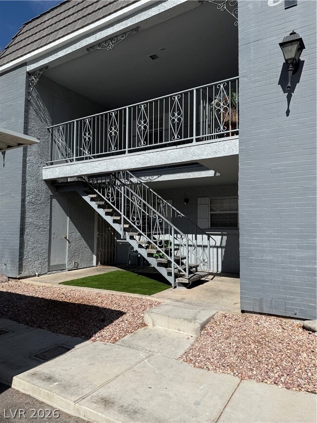 Building Photo - 3823 S Maryland Pkwy Unit T5