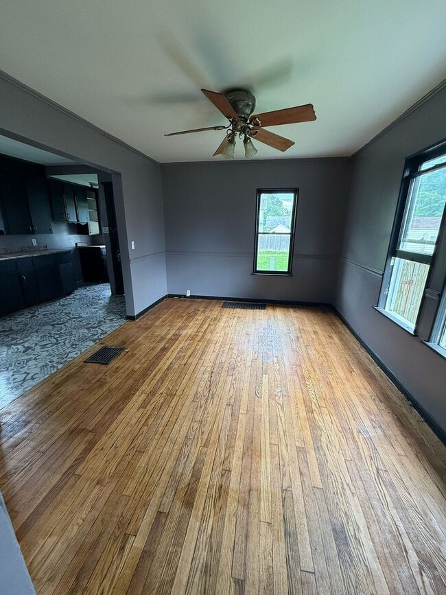 Photo - 3 bedrooms house big yard