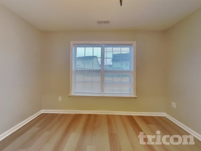 Photo - 410 Crutchfield Dr