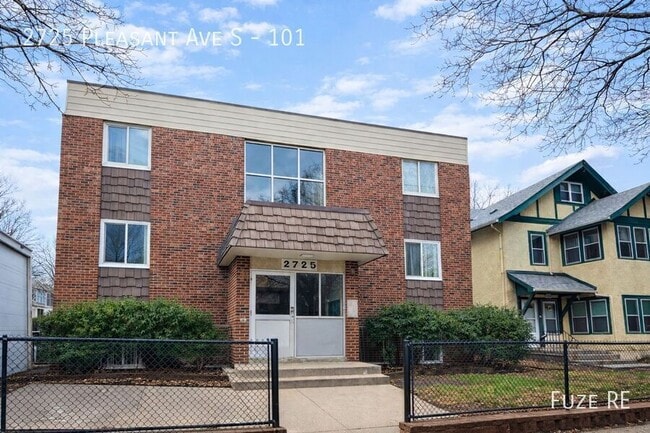 Building Photo - 2725 Pleasant Ave Unit 101