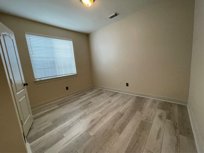 Photo - 1759 Lakeside Enclave Dr