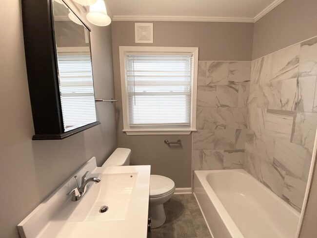 Photo - 5445 N 54th St