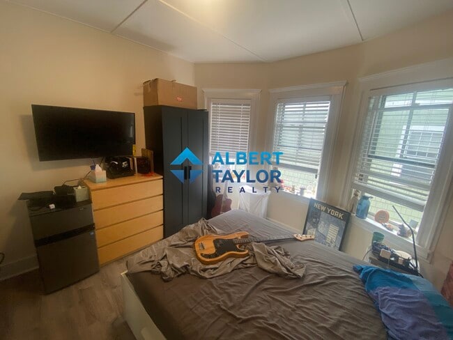 Photo - 18 Sawyer Ter