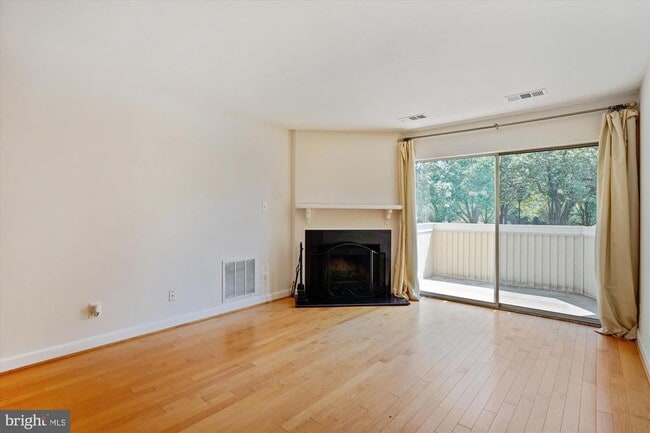 Building Photo - 18210 Chalet Dr Unit 1-51