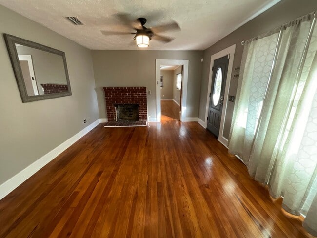 Photo - Spacious 3/2 in Greenwood with Everything ...