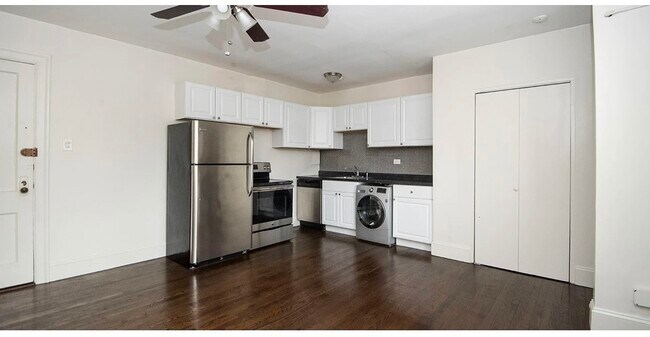 Photo - 3345 N Marshfield Ave