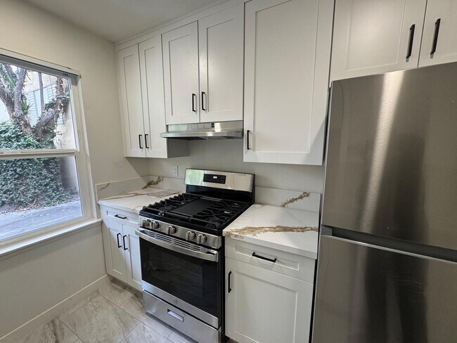 Photo - 10840 Hortense St