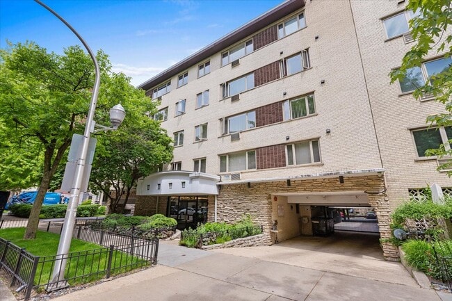 Photo - 426 W Barry Ave Unit 1 bed in lakeview