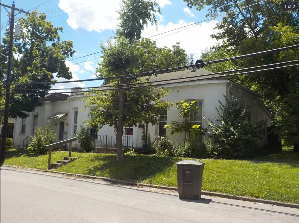 124-128 S Burns - 124-128 S Burns Unit 124- S Burns -D