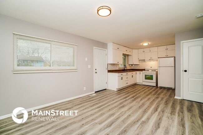 Photo - 608 Palace Ln