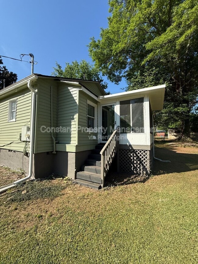 Photo - 140 Woodward Ct