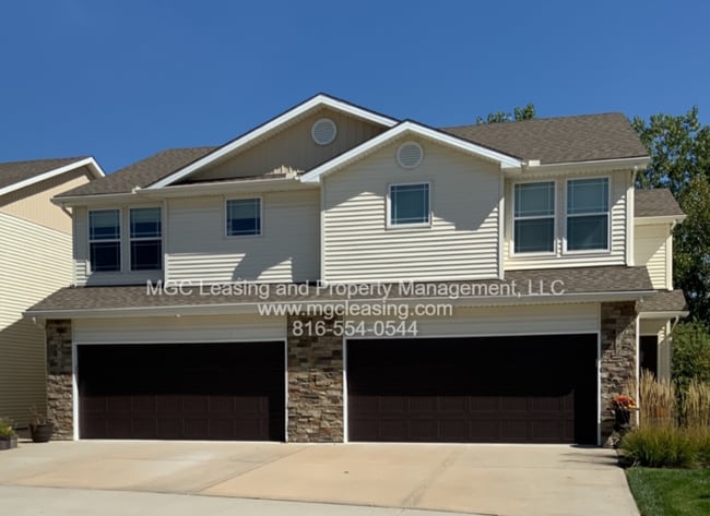 Building Photo - Enjoy Townhome Living w/ Unfinished Baseme...
