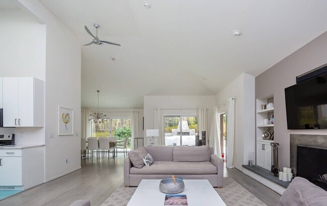 Photo - 15 Jonathan Dr