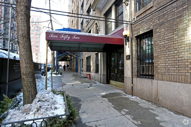 Photo - 252 W 85th St