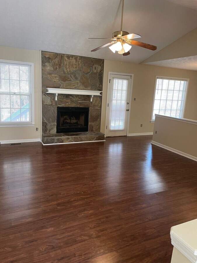 Photo - 3bd/2ba Updated Ranch. Close to Everything.