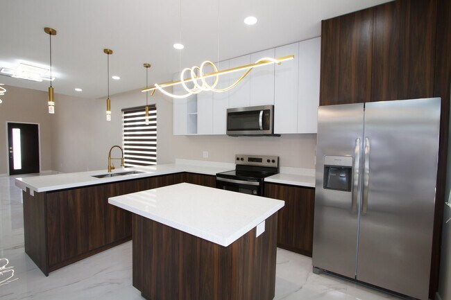 Photo - 2703 Harmony St