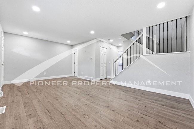 Photo - Spacious Townhouse with Washer/Dryer and Central AC