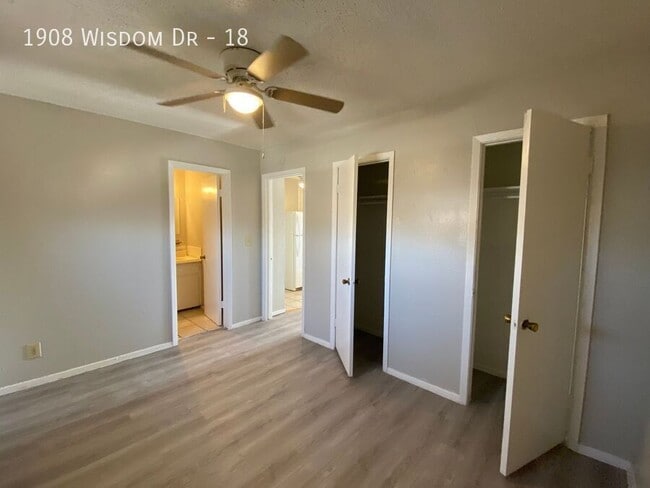 Building Photo - 1908 Wisdom Dr Unit 18