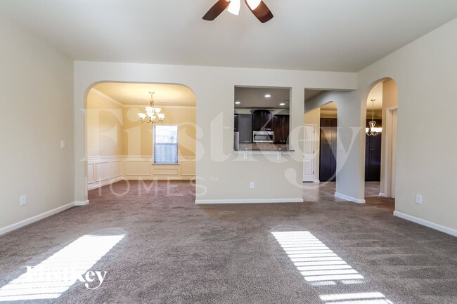 Photo - 6013 Cloverfield Way