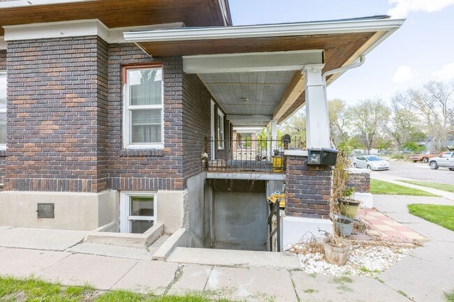 Building Photo - W347IL Unit Basement A