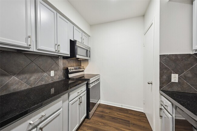 Photo - 705 Harold St Unidad 1