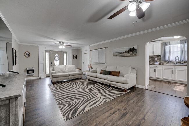 Living room - 1922 Bragg St