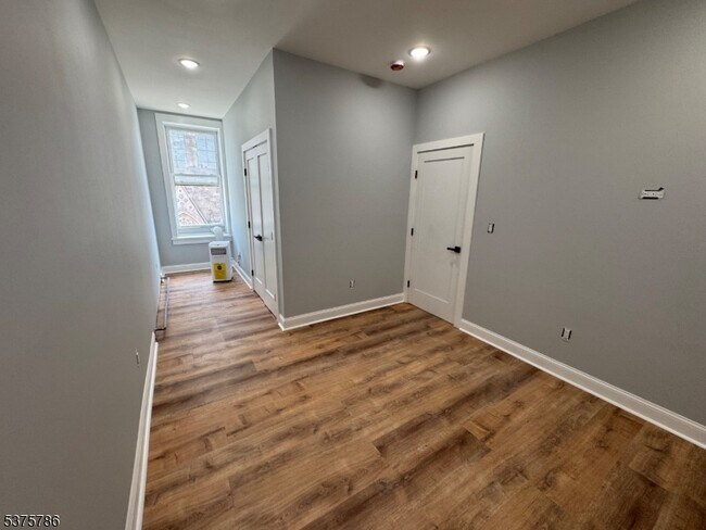 Photo - 372 Main St Unidad 3