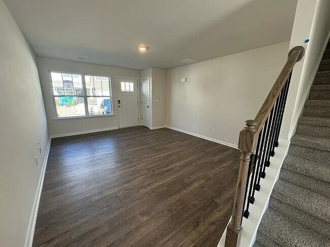 Photo - 84 Malcolm Ct