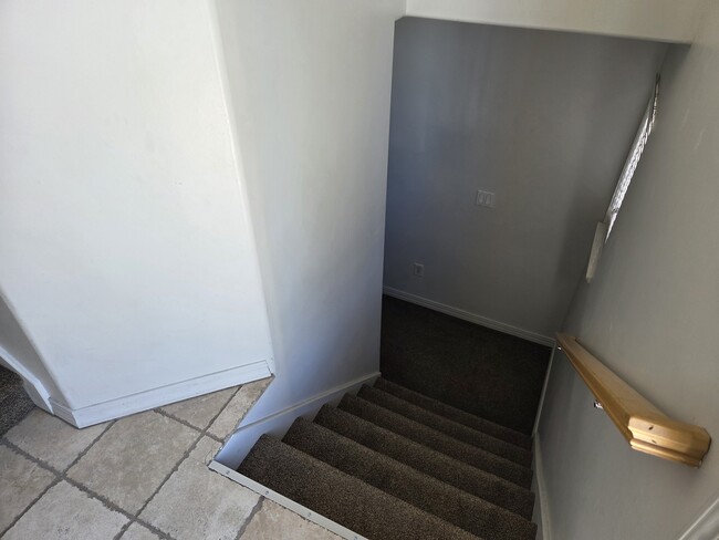 Photo - 212 Lyman Ln