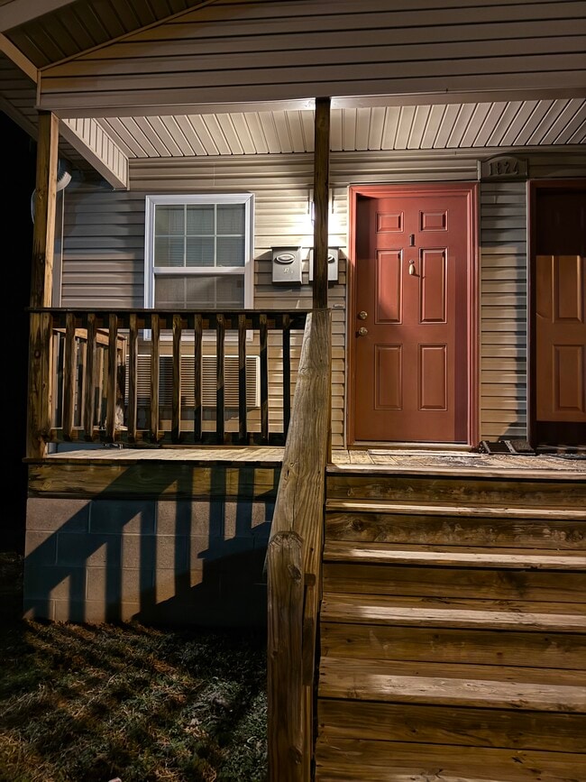 Building Photo - 1824 7th Ave Unit 1824 apt 1