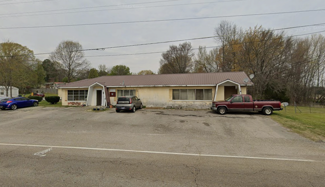 449 W Main St