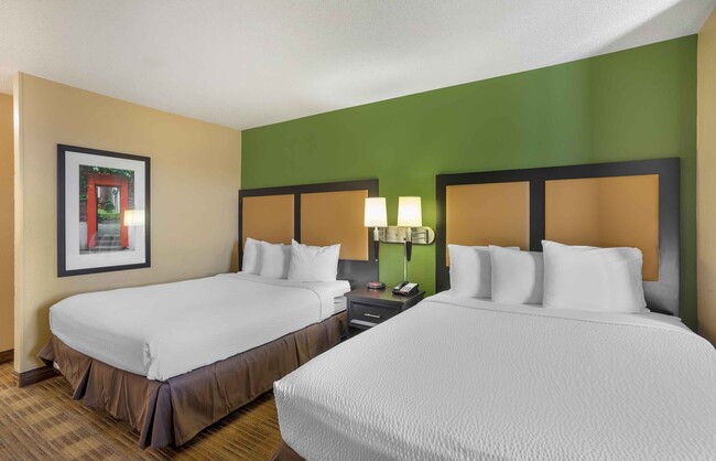 Furnished Studio-Greensboro - Wendover Ave. - Big Tree Way