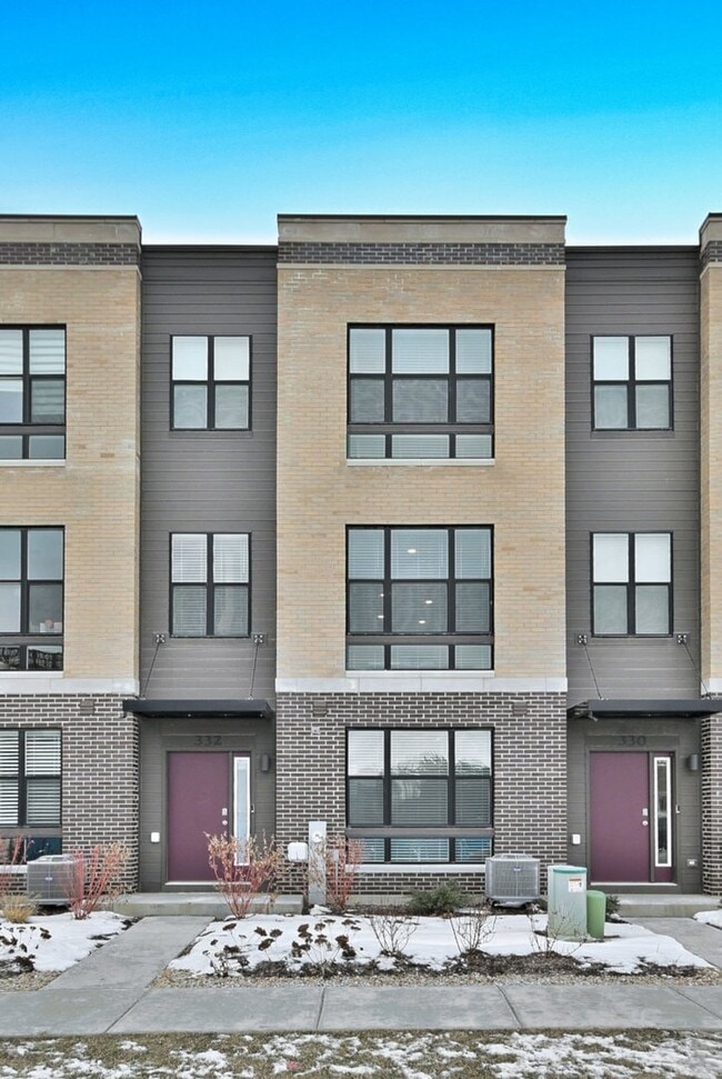 Photo - 332 Summit Cir