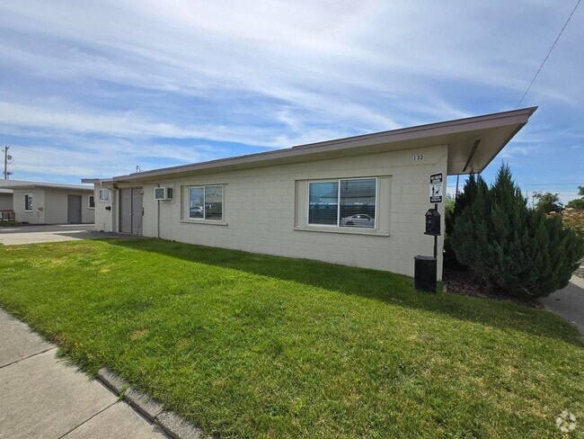 Building Photo - UP TO 1 MONTH FREE! Remodeled 3 bedroom!! Unit A Rental