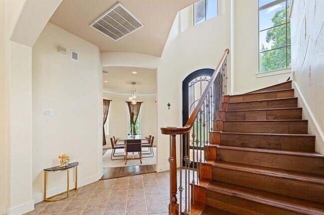 Photo - 2800 Waymaker Way