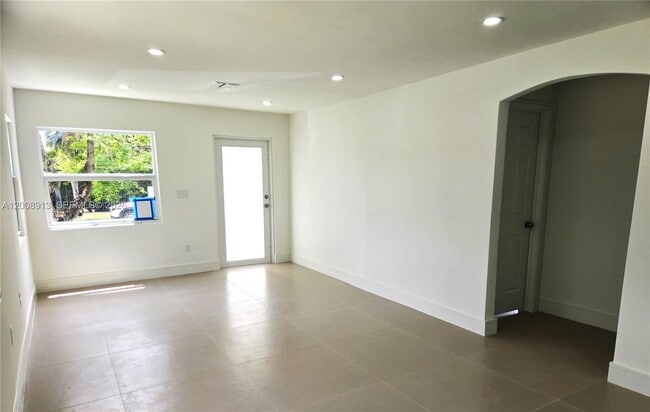 Photo - 1002 SW 65th Ave Unidad 1