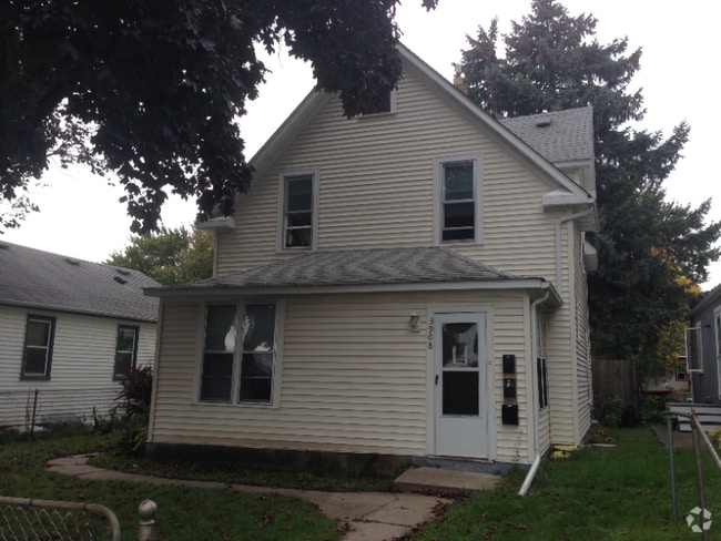 Building Photo - 3908 Nokomis Ave Unit 2 Rental