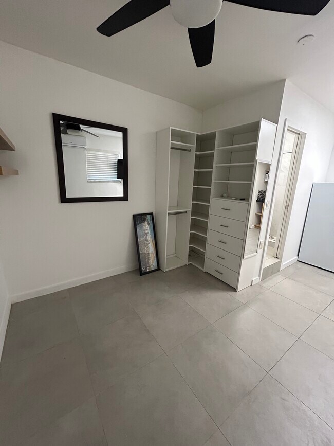 Photo - 570 SW 45th Ave Unidad Studio