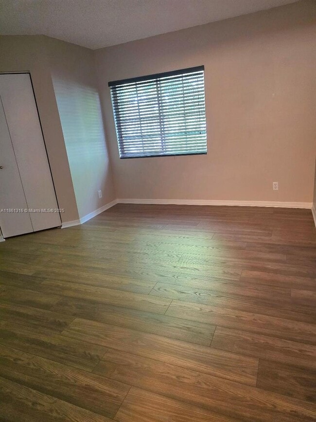 Photo - 2082 Madeira Dr