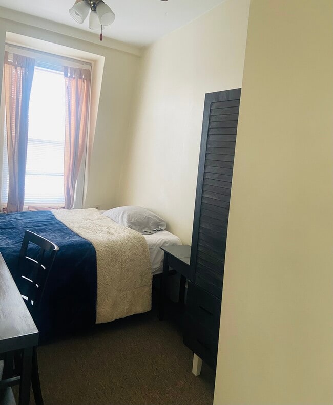 Photo - 102 W 3rd St Unit 2