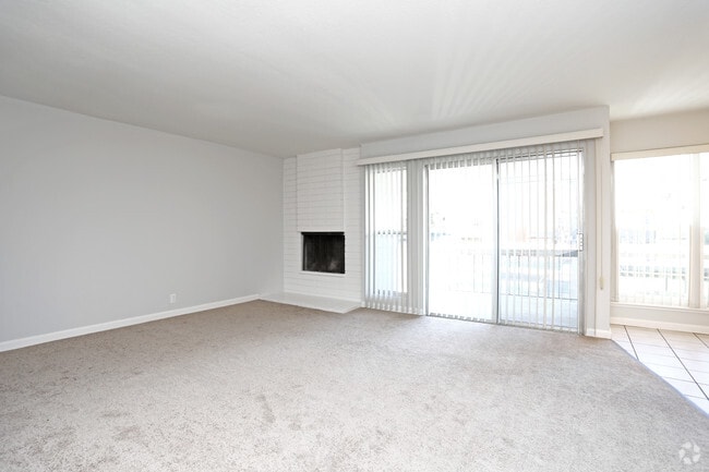 Photo - Redwood Plaza Apartments