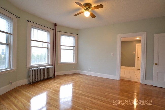 22-24 Everett Sq. Unit 2