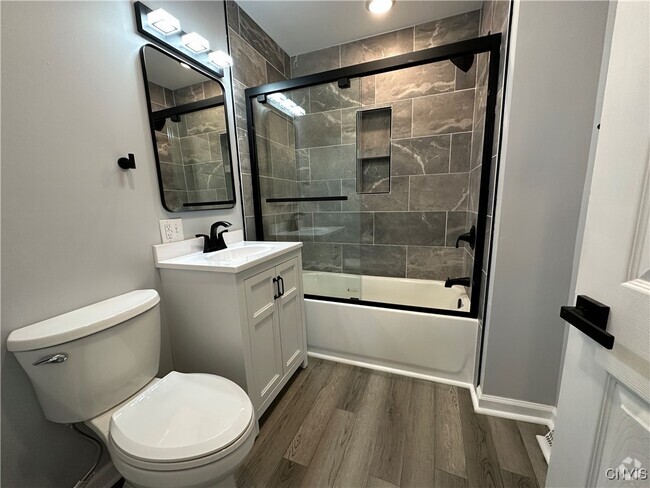 Building Photo - 111 Henderson St Rental