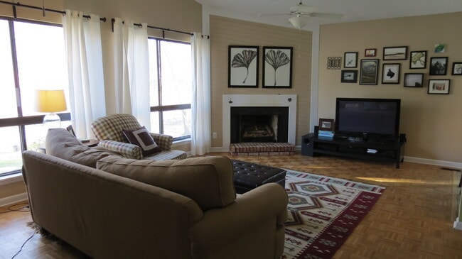 Photo - 805 Castalia Dr