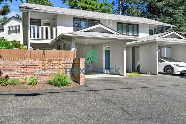 Photo - "Chic 2-Bed Townhouse Retreat in Bellevue – Spacious 1250 Sq Ft Living with Modern Comforts!"