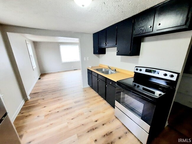 Photo - 1807 W Adams St