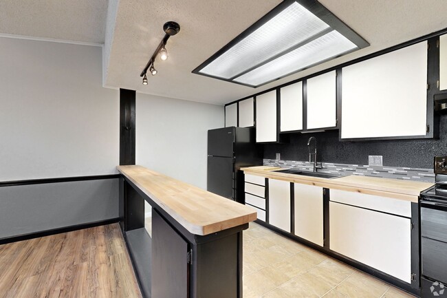 Photo - Lakeshore Apartments