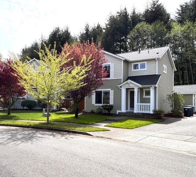 Building Photo - Updated 2 bedroom + loft, 2.5 bath DuPont Home