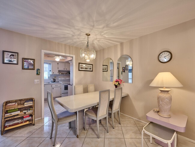 Photo - 2804 Crosley Dr E